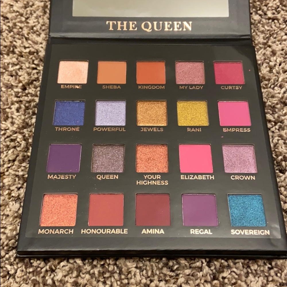 NWT Eloise The Queen eyeshadow palette